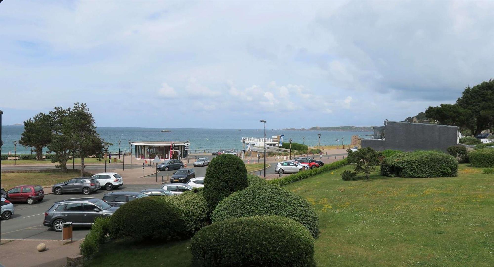 Appartement Vue Sur Mer Avec Terrasse, Plage De Trestraou A Perros-Guirec - Ref 861 Eksteriør bilde